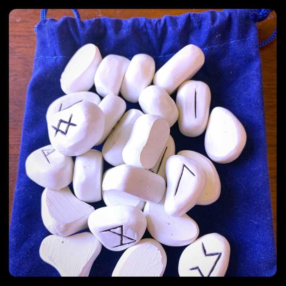 Rune Divination set white runes